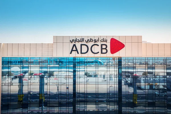 Febrero 2021 Dubai Emiratos Árabes Unidos Logotipo Del Adcb Bank — Foto de Stock