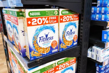 23 Şubat 2021, Dubai, BAE: Markette satılık Nestle Fitness Yulafı. Sağlıklı gıda eğilimleri ve pazarlama