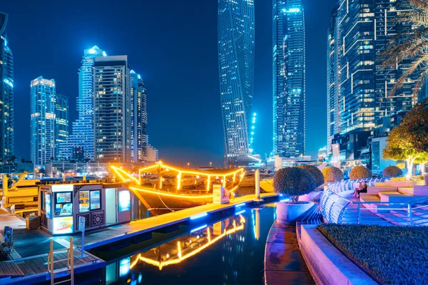Fevereiro 2021 Emirados Árabes Unidos Dubai Iluminado Por Inúmeras Luzes — Fotografia de Stock