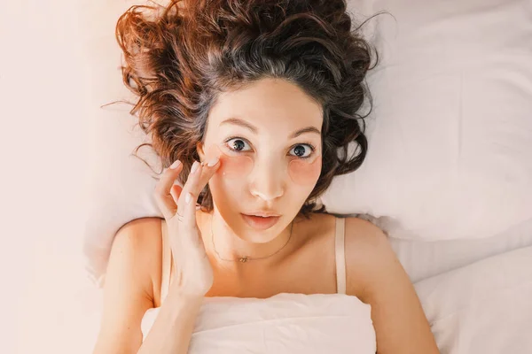 Donna Asiatica Applicato Patch Gli Occhi Preparò Dormire Nel Suo — Foto Stock