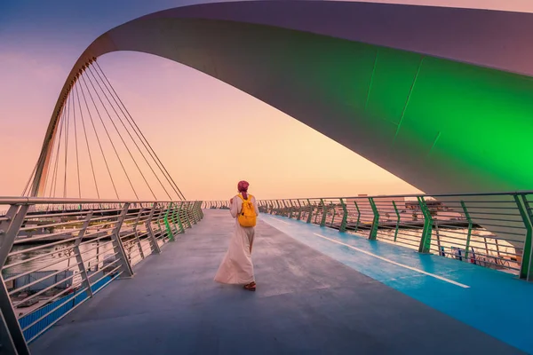 Woman Tourist Walks Tolerance Suspension Bridge Dubai Popular Travel Attractions — Stock Photo, Image