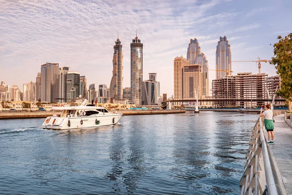 Fevereiro 2021 Dubai Emirados Árabes Unidos Iate Luxo Barco Navega — Fotografia de Stock