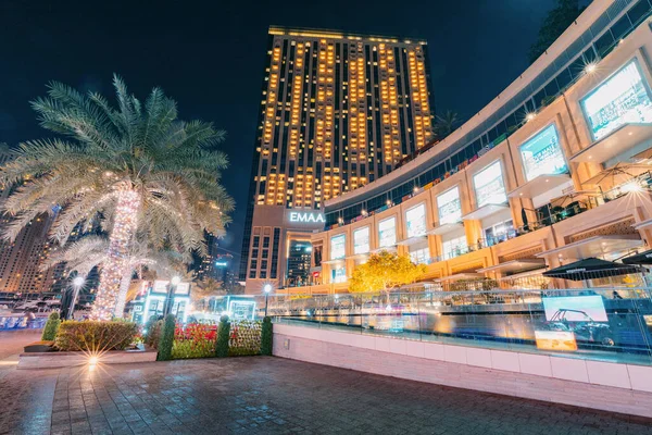 Şubat 2021 Bae Dubai Restoranlarda Turistlerle Dubai Marina Mall Gece — Stok fotoğraf