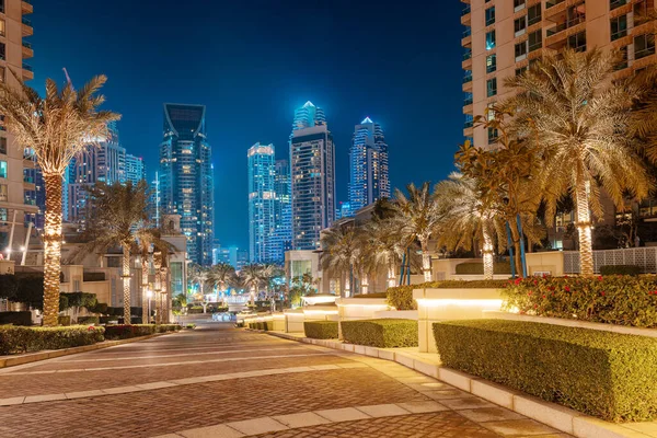 Paved Road Leading Embankment Dubai Marina District Numerous Skyscrapers Evening — Stock Photo, Image