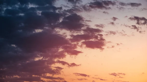 Magenta Drammatico Tramonto Cielo Come Sfondo Soffici Nuvole Illuminate Che — Foto Stock