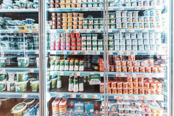 Februari 2021 Vae Dubai Yoghurt Andere Gefermenteerde Melkproducten Toonbank Supermarkt — Stockfoto