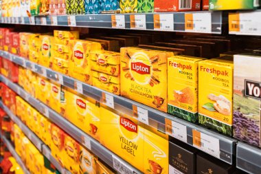 26 Şubat 2021, BAE, Dubai: Süpermarkette satılık ünlü Sarı Lipton çayı