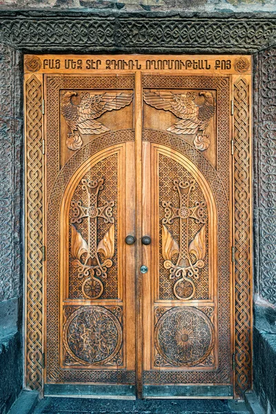 Вход Церковь Гаяне Армении Деревянной Резной Дверью — стоковое фото