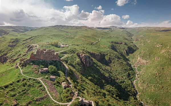 Вид Воздуха Древнюю Крепость Амберд Склоне Вулкана Арагац Армении Популярная — стоковое фото