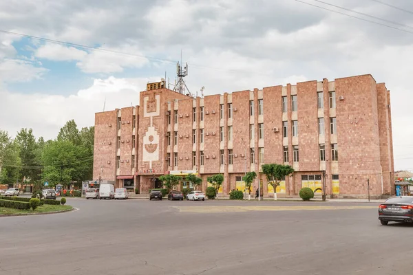 Maj 2021 Vagharshapat Armenien Byggnaden Gjord Rosa Vulkaniska Tuff Som — Stockfoto