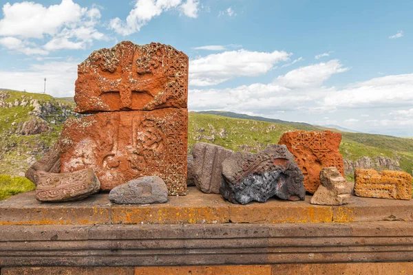 Камни Хачкар Древней Крепости Амберд Склоне Горы Арагац Армении — стоковое фото