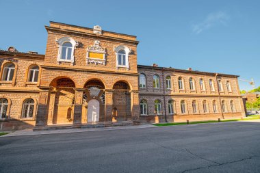 18 Mayıs 2021, Vagharshapat, Ermenistan: Etchmiadzin kompleksindeki Gevorkian İlahiyat Fakültesi. Rahiplerin eğitimi için büyük bir dini merkez.