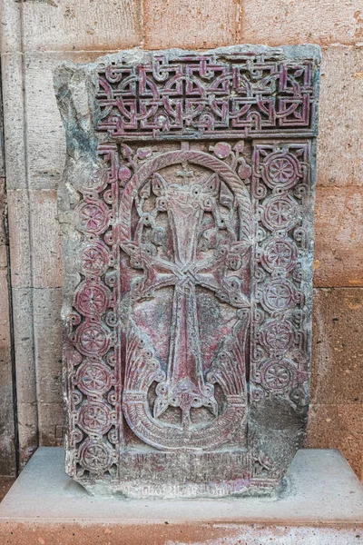 Traditionell Snidad Khachkar Rosa Sten Installerad Nära Gayane Church Armeniskt — Stockfoto