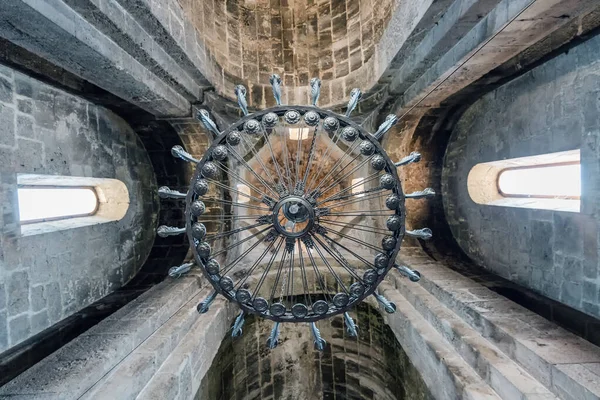 Pohled Zdola Nahoru Kopuli Lustr Interiéru Starověkého Středověkého Arménského Kostela — Stock fotografie