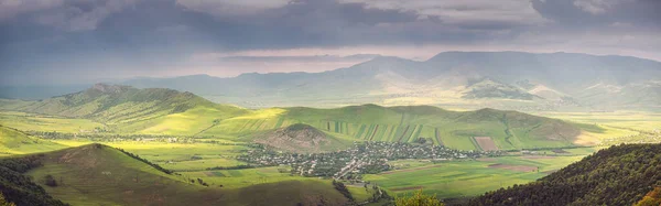 Vista Panorámica Pueblo Lejano Una Zona Rural Con Campo Agrícola — Foto de Stock