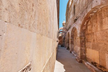 Odzun kilisesi ve manastırı (6. yüzyıl) Ermenistan 'ın Lori bölgesinde yer almaktadır. Seyahat ve gezi yerleri