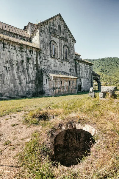 Mosteiro Famoso Complexo Fortaleza Akhtala Século Com Poço Porão Uma — Fotografia de Stock