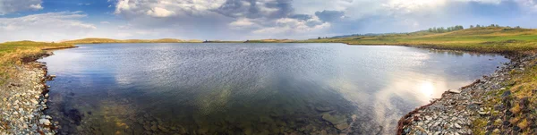 Stäppen sjön med reflektioner — Stockfoto