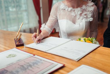 Gelin imza evlilik cüzdanı