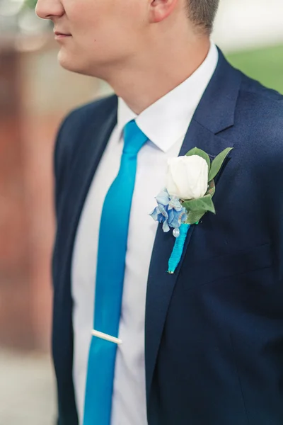 Boutonniere ślub i krawat — Zdjęcie stockowe