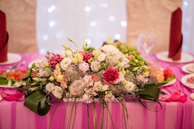 Düğün masaya çiçek