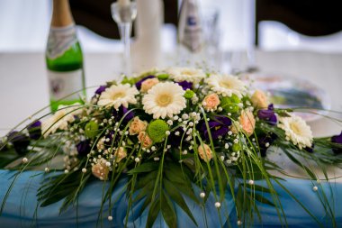 Ziyafet masaya çiçek