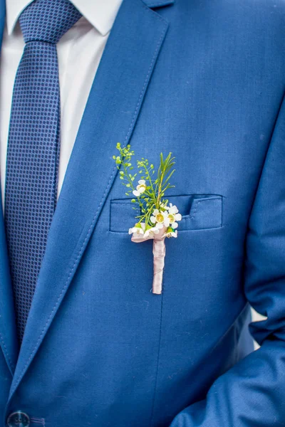 Boutonniere ślub i krawat — Zdjęcie stockowe