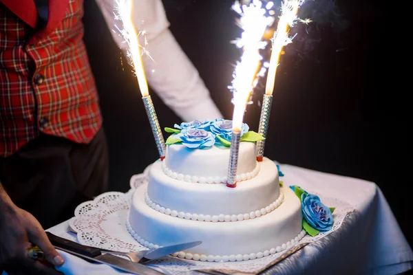 Свадебный торт с фейерверком — стоковое фото