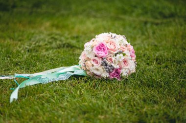 renkli düğün buketi