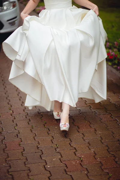 Elegant brudkläder skor — Stockfoto