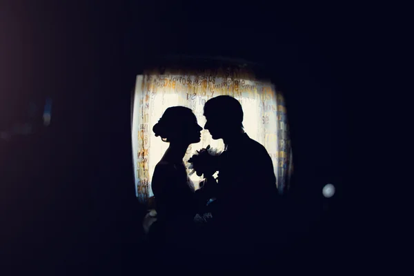 Silhouette de baiser couple — Photo