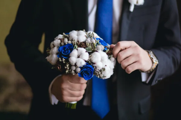 Boda novio preparándose en traje —  Fotos de Stock