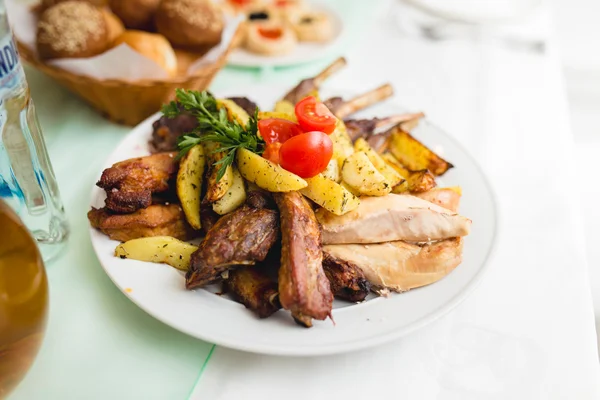 Chicken with potatoes on Banquet table — Stock Photo, Image