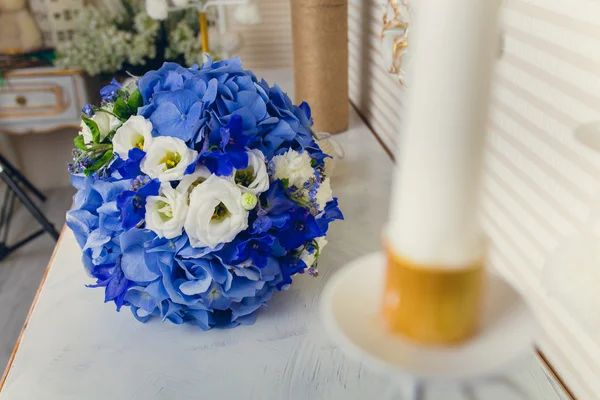 Blauw-wit bruiloft boeket — Stockfoto