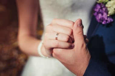 Gelin Damat Düğün buket ile hugs