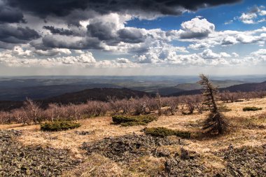 Bahar panorama hills dramatik ışık ile