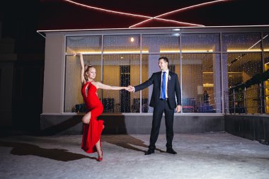 Açık havada dans tango genç Çift