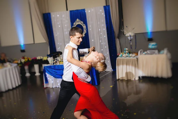 A man and a woman dancing argentinian tango — Stock Photo, Image