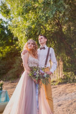 Boho gelin ve damat mesafe içine bak