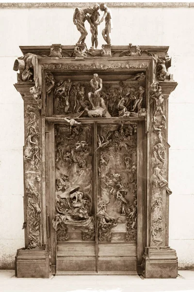 2016年9月8日 2016年9月8日 巴黎罗丹博物馆著名的地狱之门雕塑 — 图库照片