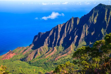 Kalalau Vadisi 'nin ve Kauai' deki Na Pali sahilinin muhteşem manzarası..