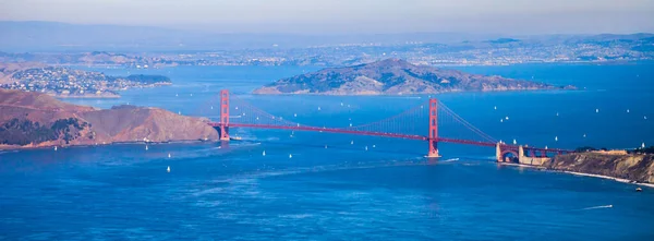 サンフランシスコ湾とゴールデンゲートブリッジの空中ビュー — ストック写真