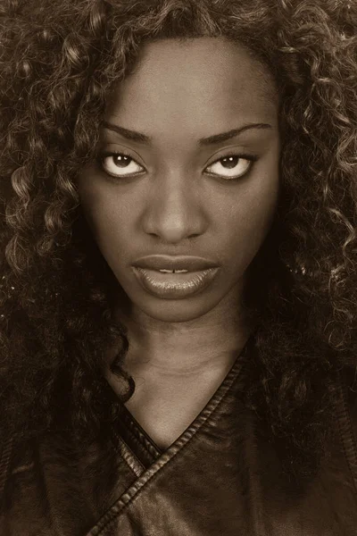 Zbliżenie Portret Pięknej Afrykańskiej Kobiety — Zdjęcie stockowe