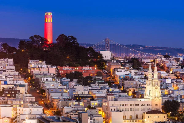 Coit Tower Iluminó Rojo Oro Honor Los 49Ers San Francisco —  Fotos de Stock