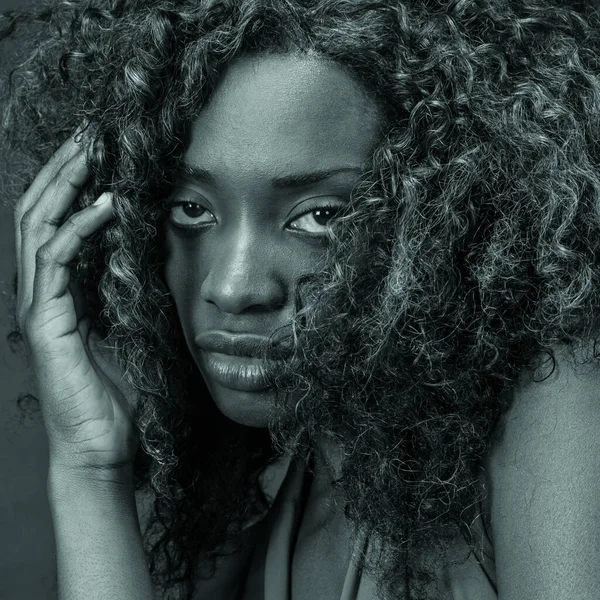 Retrato Una Chica Negra Triste Deprimida — Foto de Stock