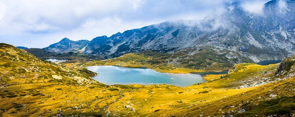 Twin Järvi Yksi Seitsemästä Rila Järvestä Rila Vuorilla Bulgariassa — kuvapankkivalokuva