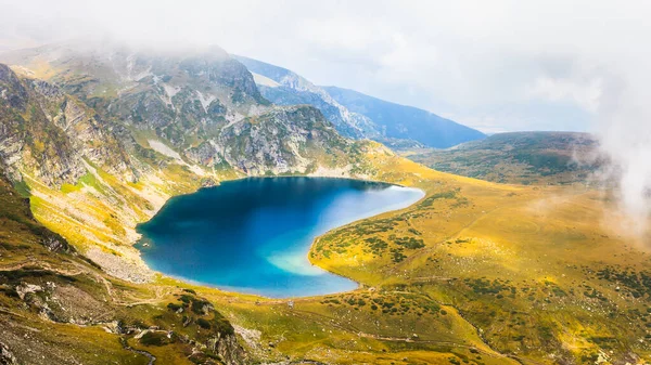 Munuaisjärvi Yksi Seitsemästä Rila Järvestä Rila Vuorilla Bulgariassa — kuvapankkivalokuva