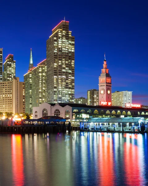 Embarcadero Torri e Ferry Building — Foto Stock