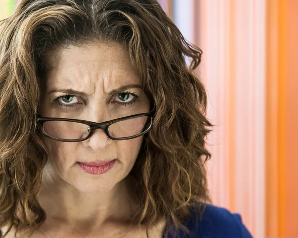 Kızgın orta yaşlı kadın — Stok fotoğraf
