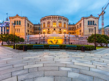 Oslo Parlamentosu alacakaranlıkta